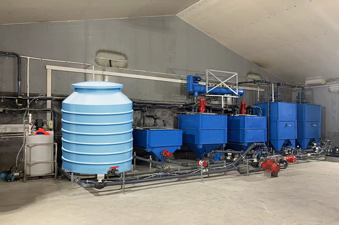 Liquid feeding system
